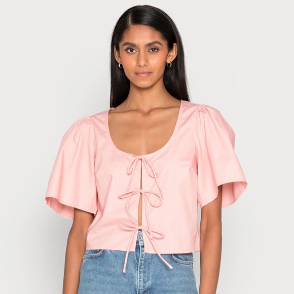 Abercrombie & Fitch Tops - New with tags Abercrombie & Fitch Tie Front Poplin Top XL